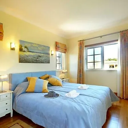 Villa Sleeps 6 Pool Air Con Wifi *